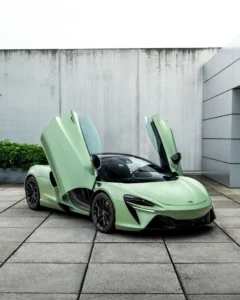 Mclaren Artura
