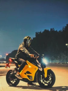Ultraviolette F77
